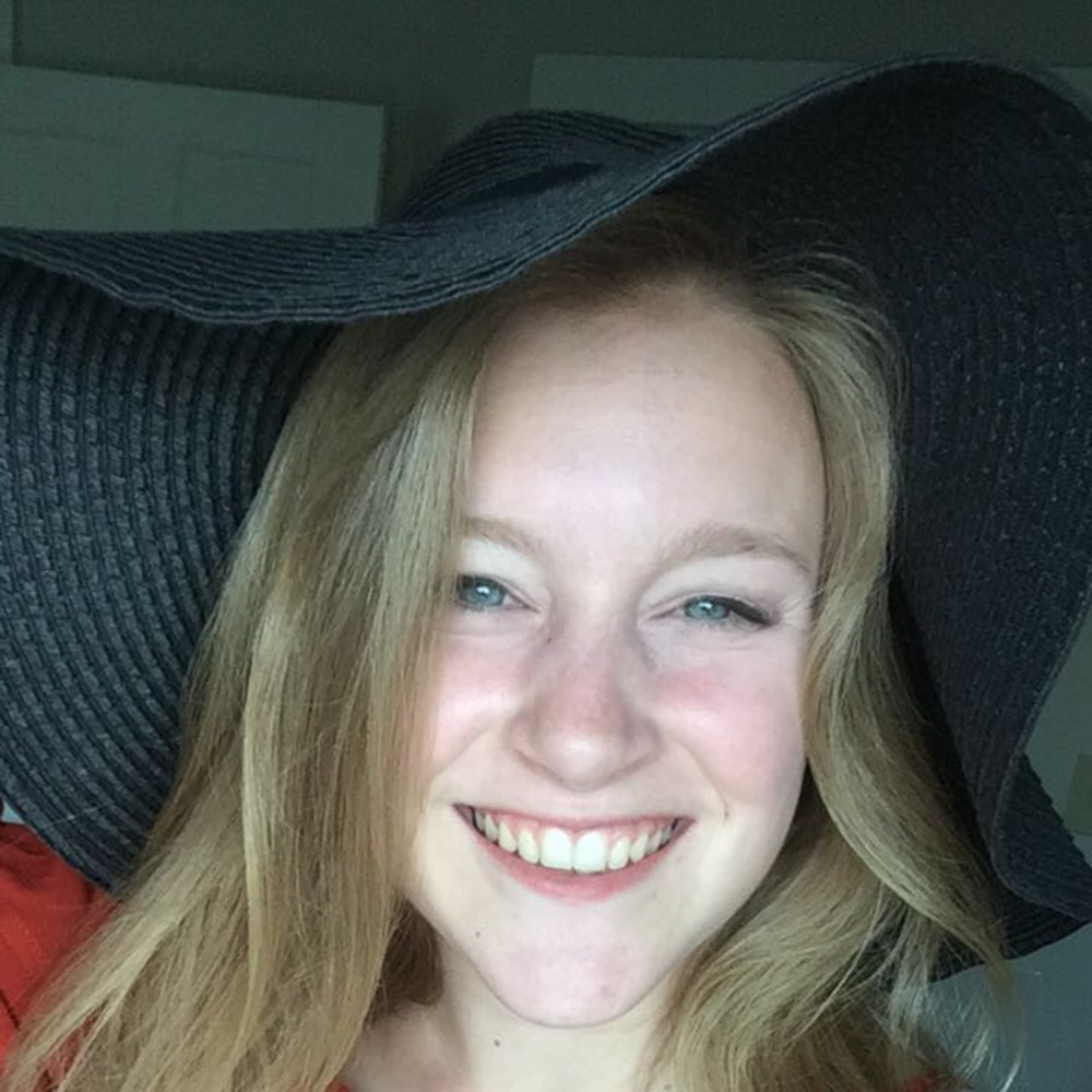 Black floppy hat!